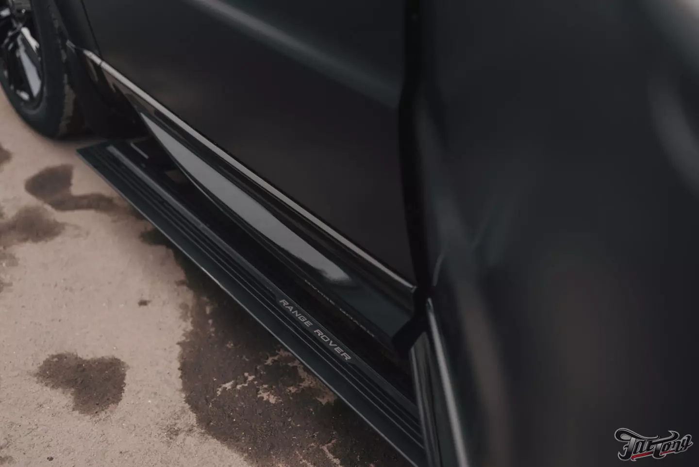 Новый образ Range Rover Sport: оклейка в матовый полиуретан, шумоизоляция дверей, выдвижные пороги. Сравним матовый и глянцевый автомобили!